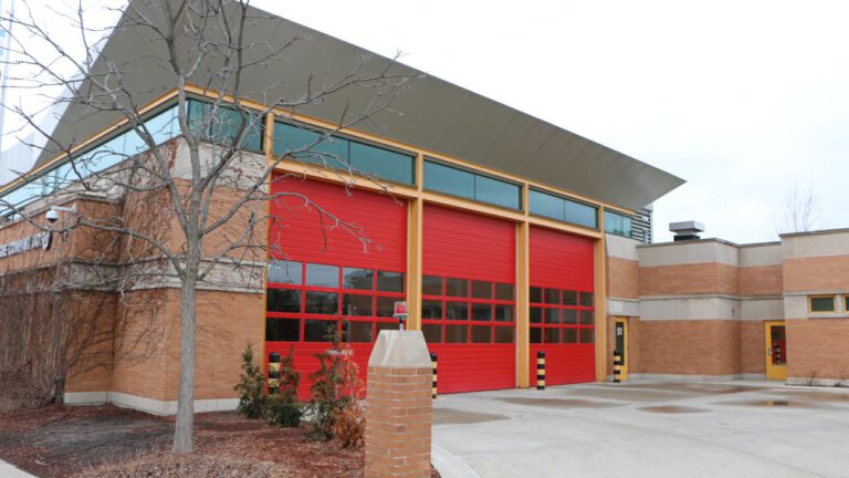 Besuch Des “Fire House 51” Aus Der Serie Chicago Fire